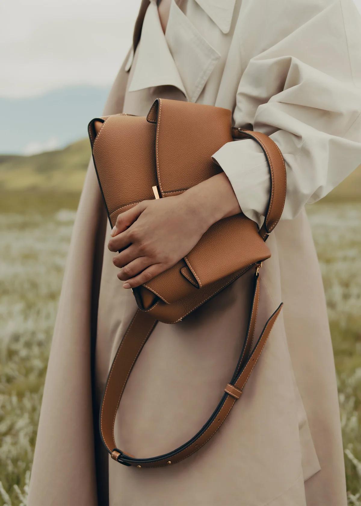Clarisse – Modern Stil med Praktisk Funktion
